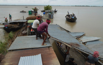 পদ্মা নদীর পানি বৃদ্ধিতে ফসলি জমি ও রাস্তাঘাট ডুবেছে