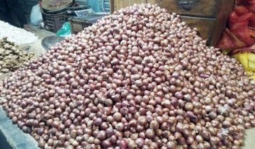এক সপ্তাহের ব্যবধানে পেঁয়াজের দাম ২০ টাকা বেড়ে হলো ৭০ টাকা
