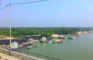 বরিশালের প্রাণ কীর্তনখোলা নদী আজ চরম হুমকির মুখে