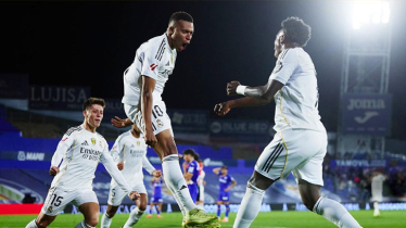 ৭ মিনিটে ২ লাল কার্ডের ম্যাচে এমবাপের গোলে শীর্ষে ফিরল রিয়াল 